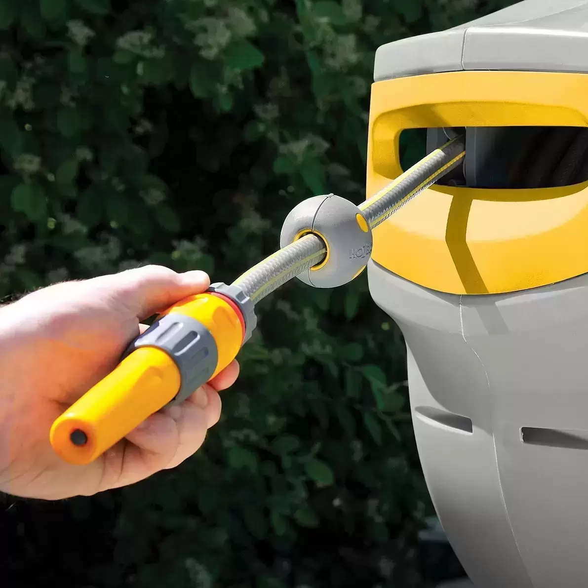 Hozelock Auto Reel With Hose 25m Plus FREE Multi Spray Plus Gun 5 Hozelock Auto Reel With Hose 25m Plus FREE Multi Spray Plus Gun - Image 3